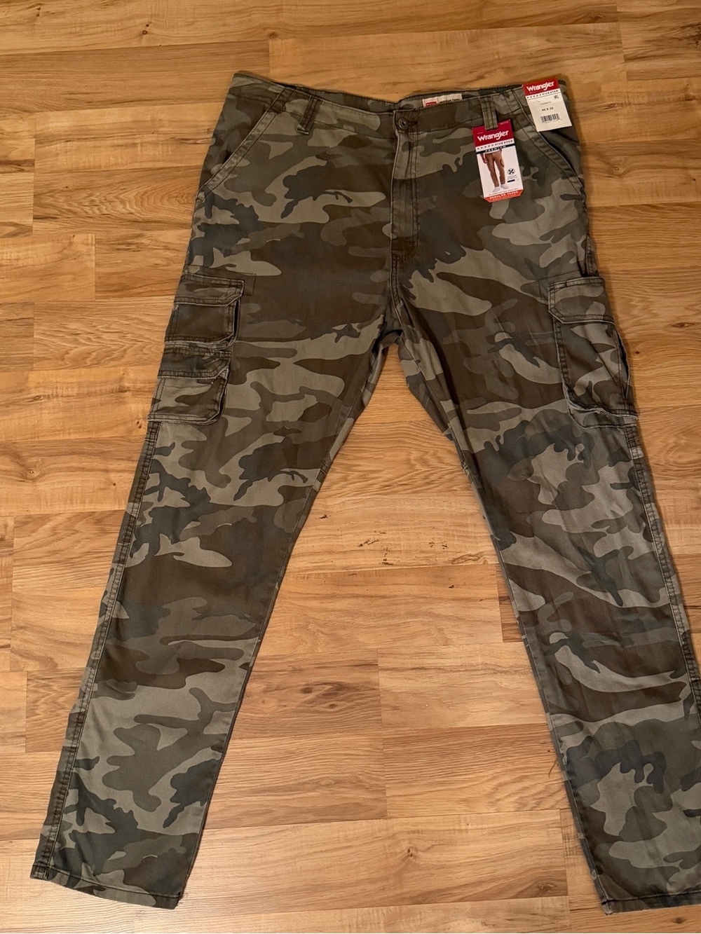 Wrangler Men's Cargo Pants Size 40x32 Camo Medium Stretch Taper Leg Regular Fit